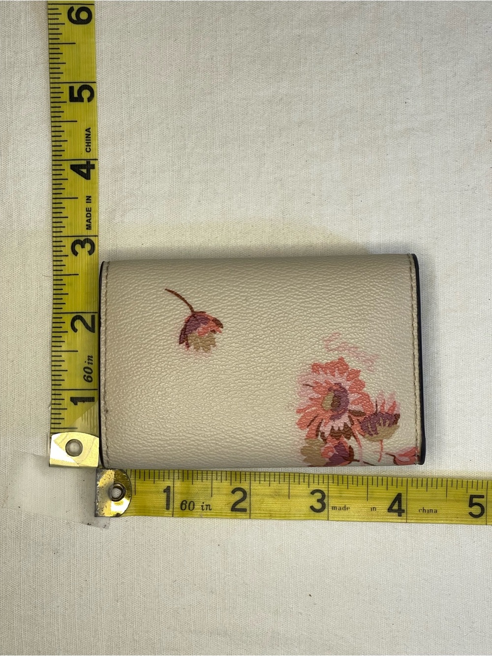 Coach Cream Floral 5 Ring Key Case with Gold Logo - Picture 3 of 12